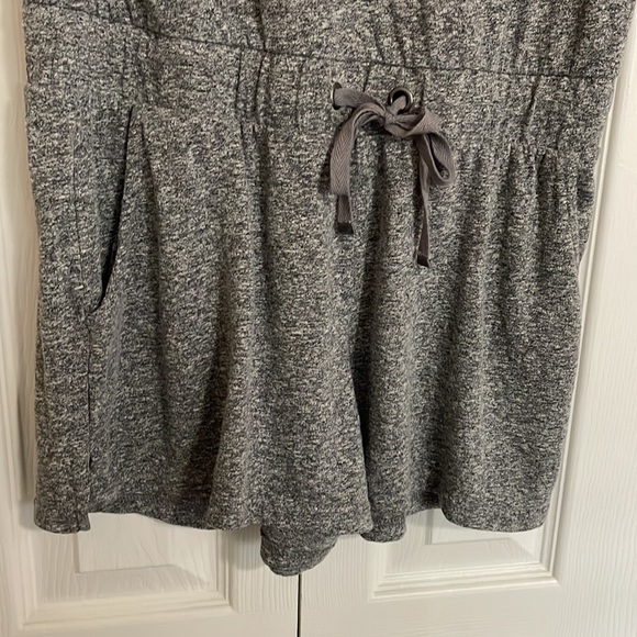 Z supply grey short sleeve romper with pockets - Picture 3 of 3